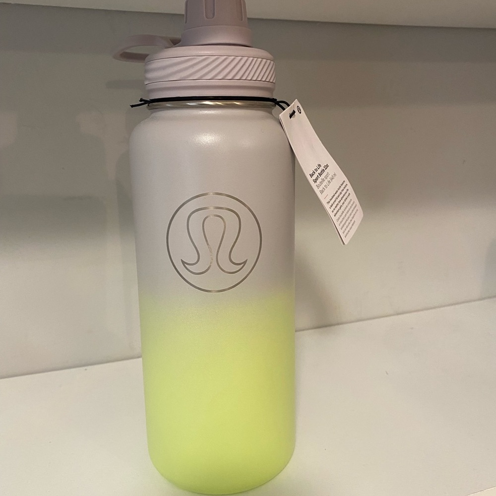 Lululemon Back to Life Sports Bottle (32oz)